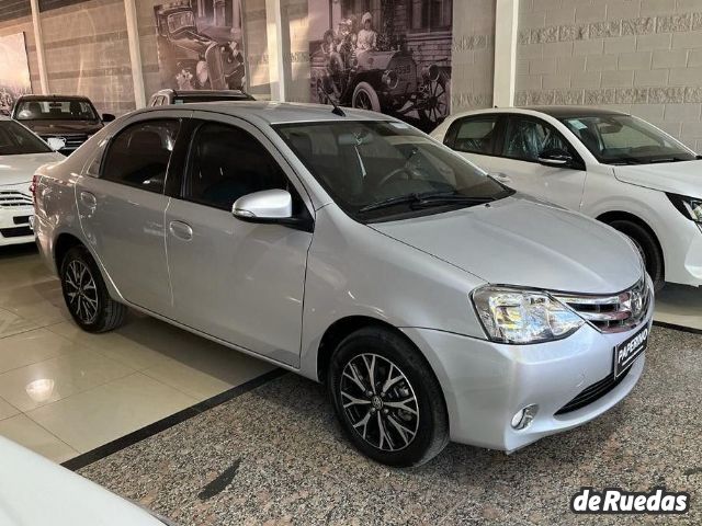 Toyota Etios Usado en Cordoba, deRuedas
