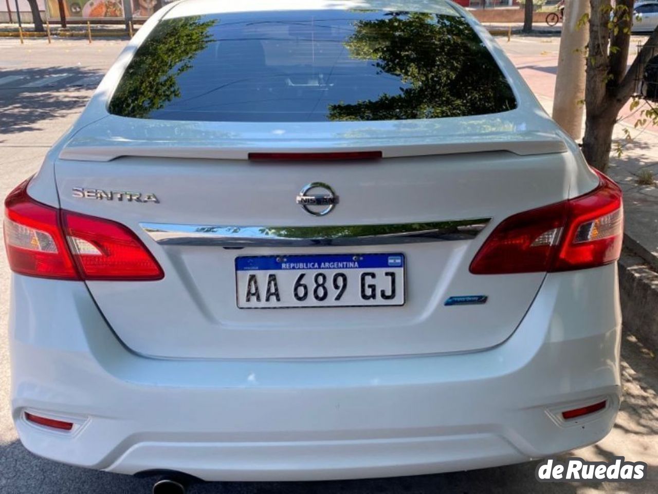 Nissan Sentra Usado Financiado en Mendoza, deRuedas