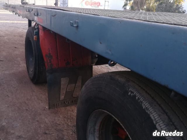 Acoplado Helvetica Usado en Mendoza, deRuedas
