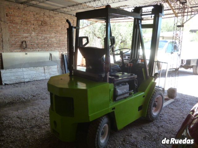 Autoelevador Clark Usado en Mendoza, deRuedas