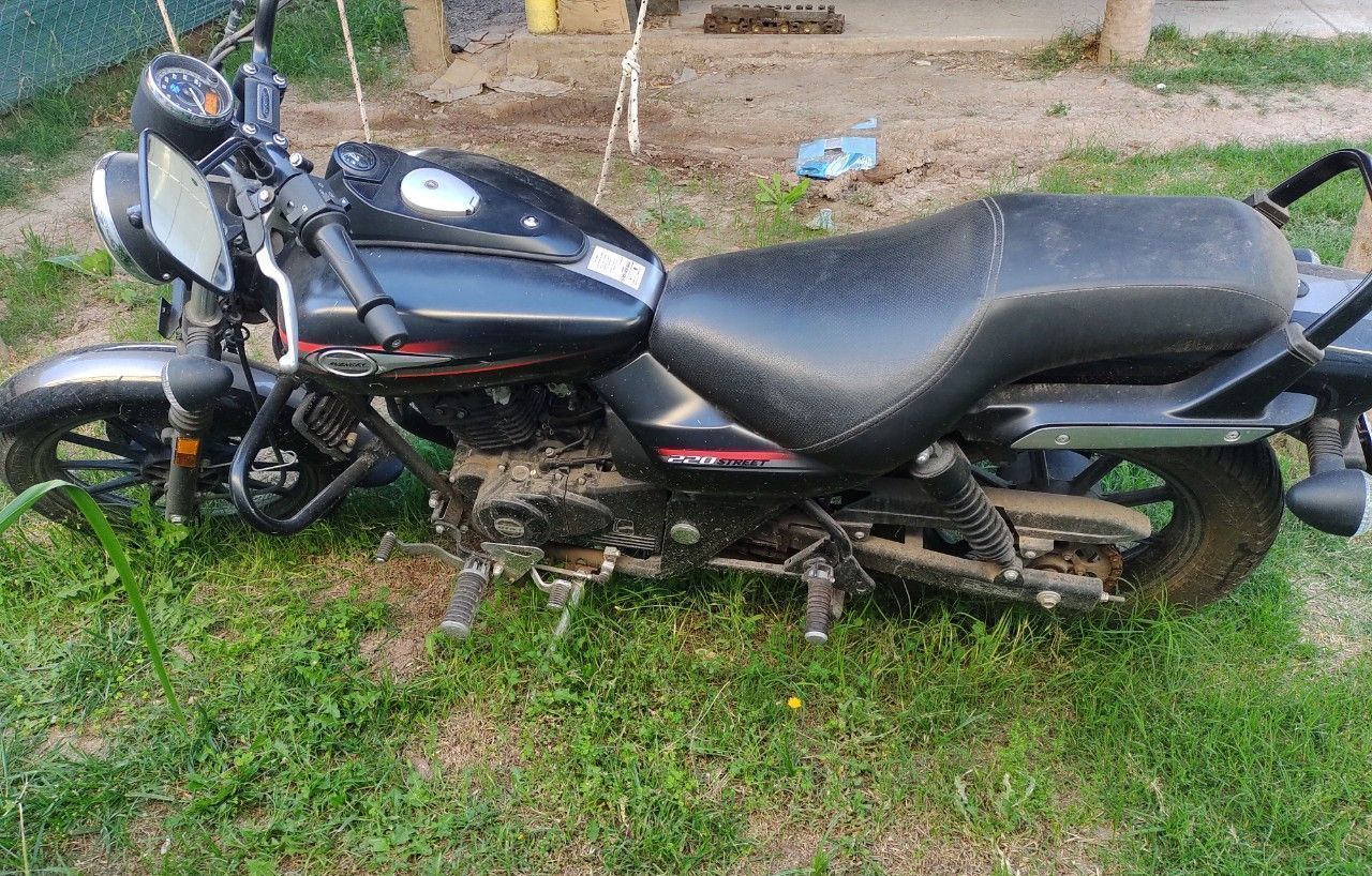 Bajaj Avenger Usada en Mendoza, deRuedas