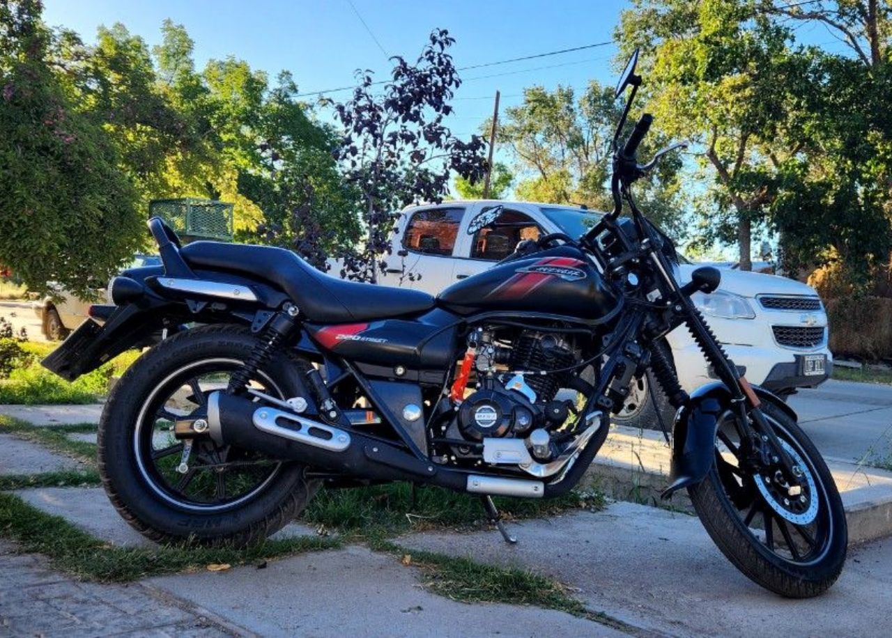 Bajaj Avenger Usada en Mendoza, deRuedas