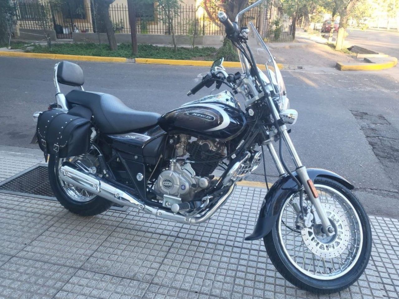 Bajaj Avenger Usada en Mendoza, deRuedas
