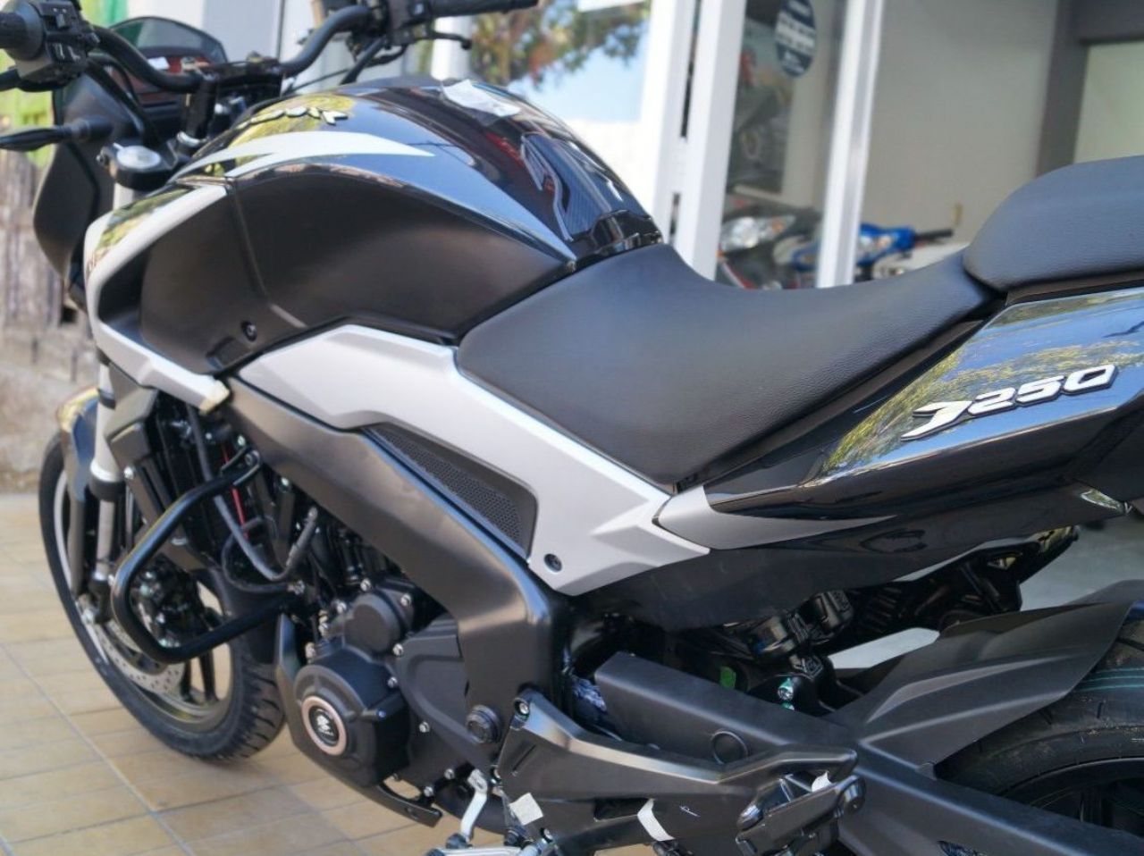 Bajaj Dominar Nueva en Mendoza, deRuedas