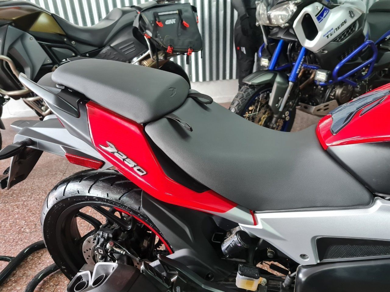 Bajaj Dominar Nueva en Mendoza, deRuedas