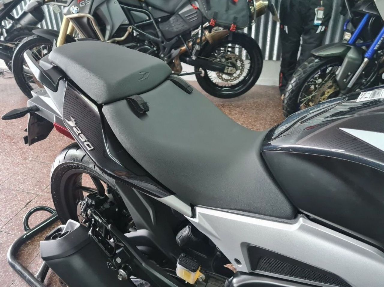 Bajaj Dominar Nueva en Mendoza, deRuedas