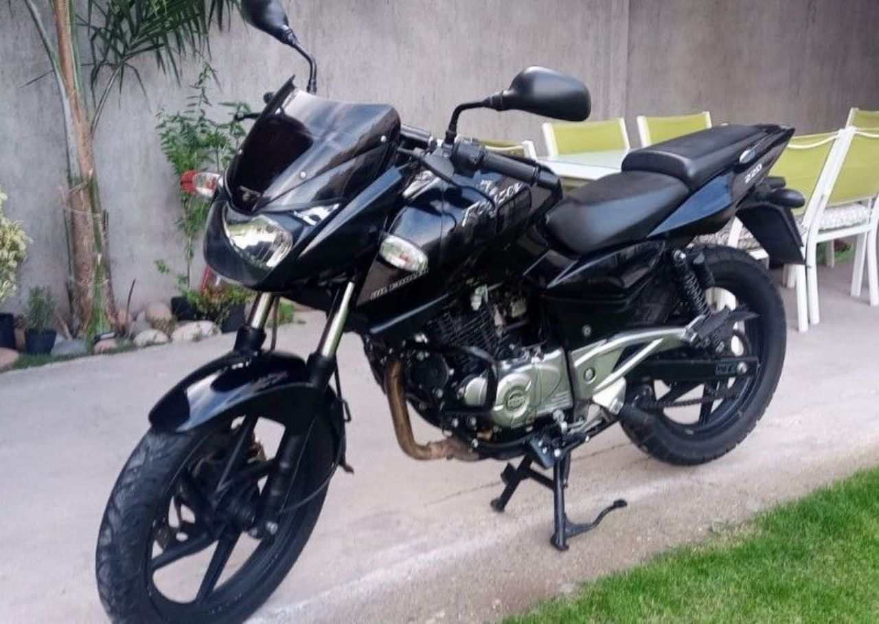 Bajaj Rouser Usada en Mendoza, deRuedas