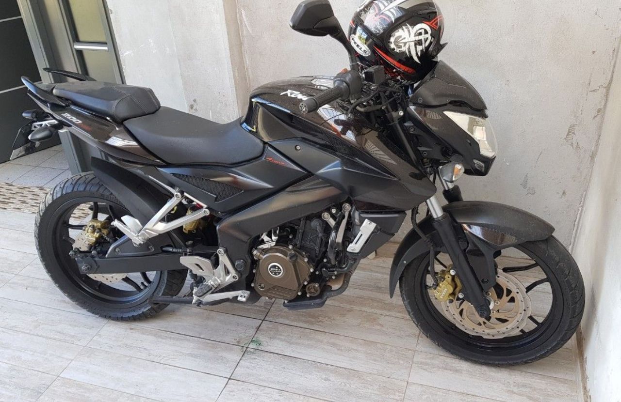 Bajaj Rouser Usada en Mendoza, deRuedas