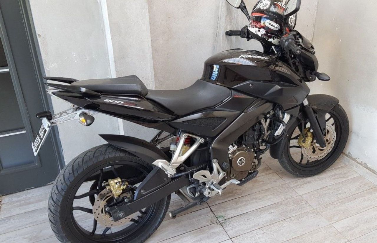 Bajaj Rouser Usada en Mendoza, deRuedas