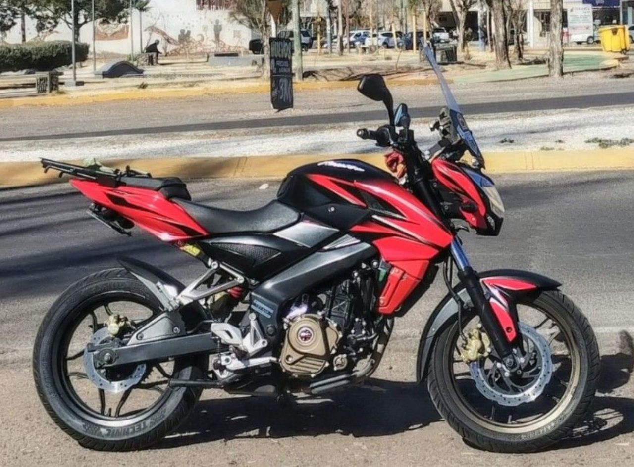 Bajaj Rouser Usada en Mendoza, deRuedas