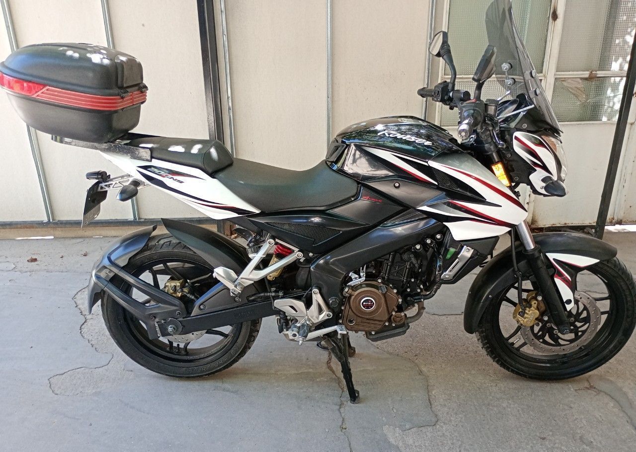Bajaj Rouser Usada en Mendoza, deRuedas