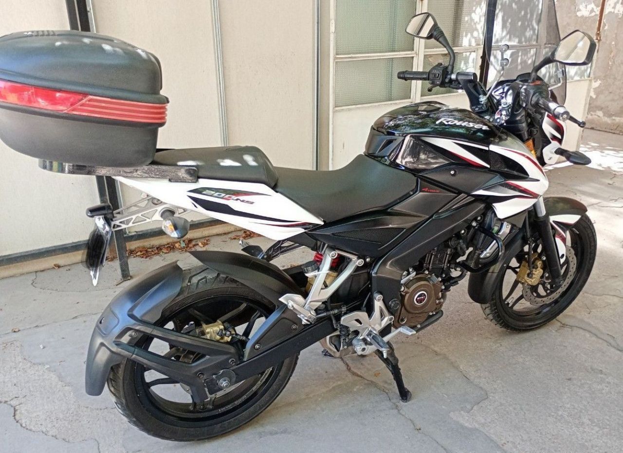 Bajaj Rouser Usada en Mendoza, deRuedas