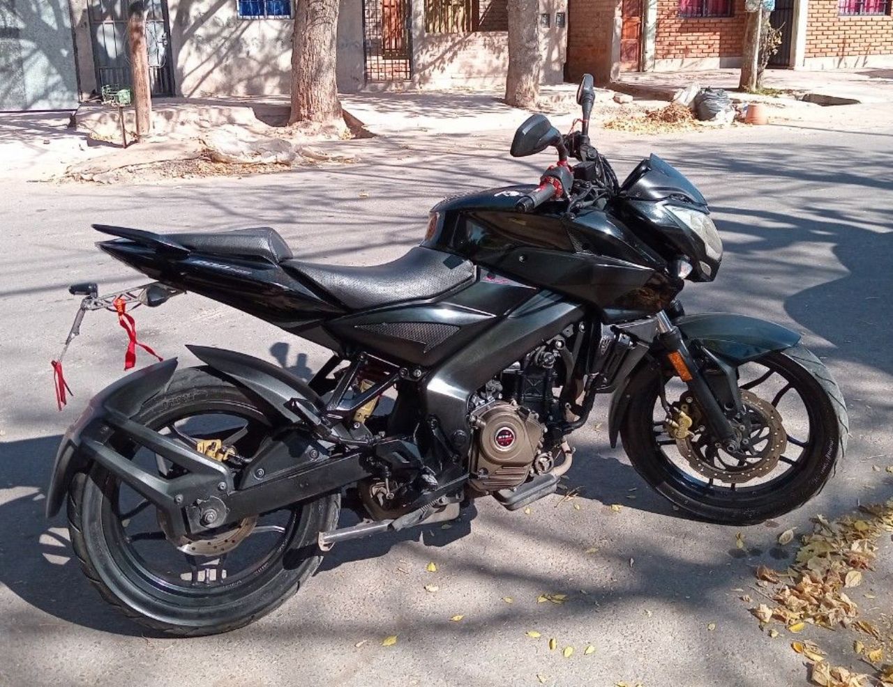 Bajaj Rouser Usada en Mendoza, deRuedas