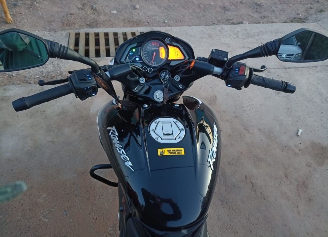 Bajaj Rouser Usada en Mendoza, deRuedas