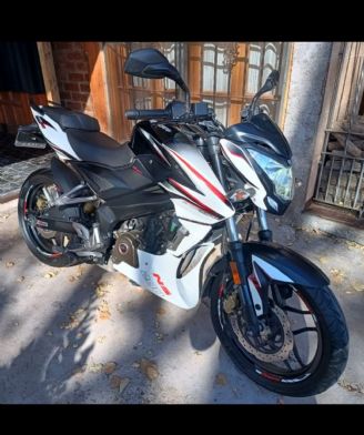 Bajaj Rouser Usada en Mendoza