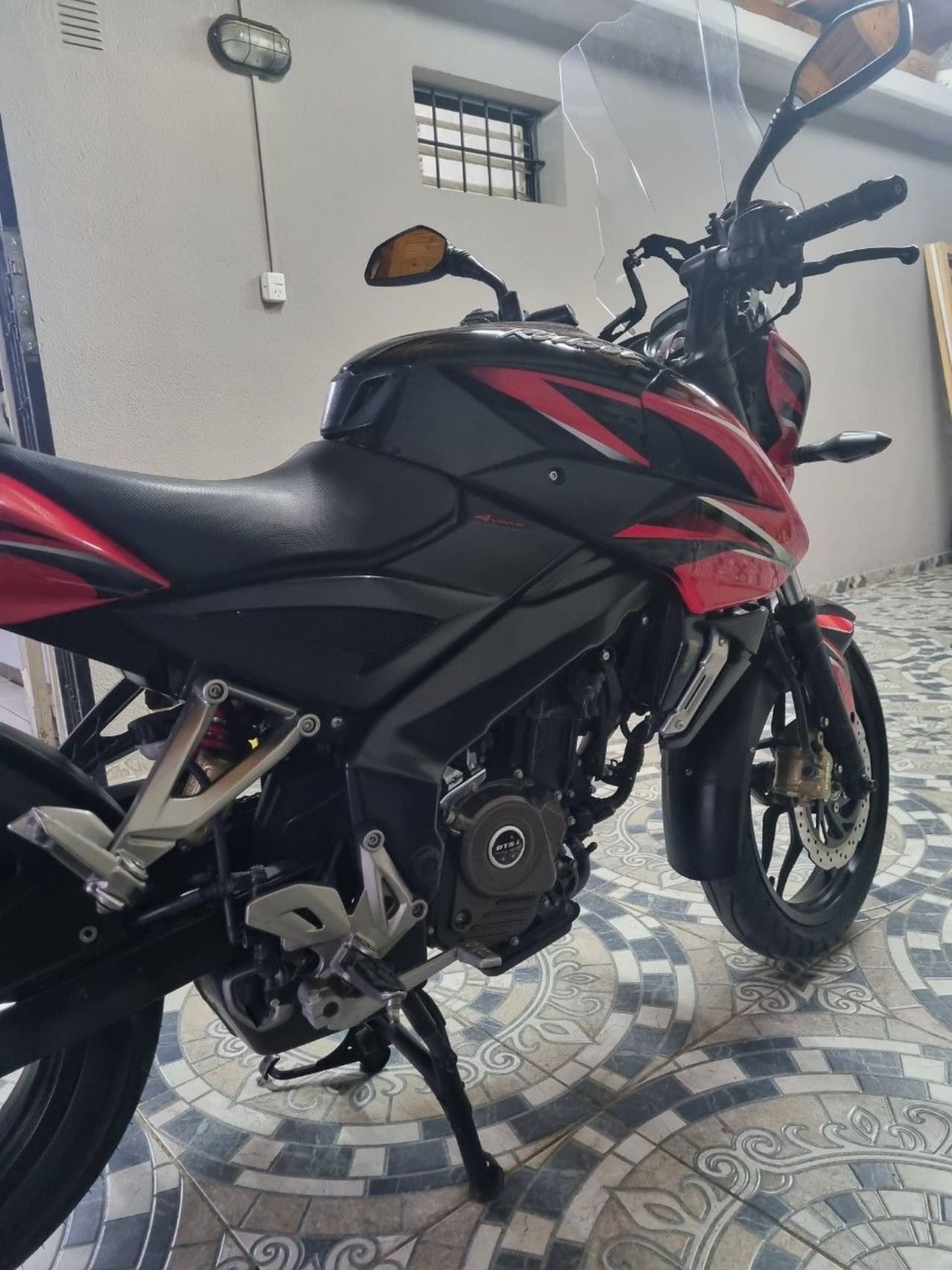Bajaj Rouser Usada en Mendoza, deRuedas