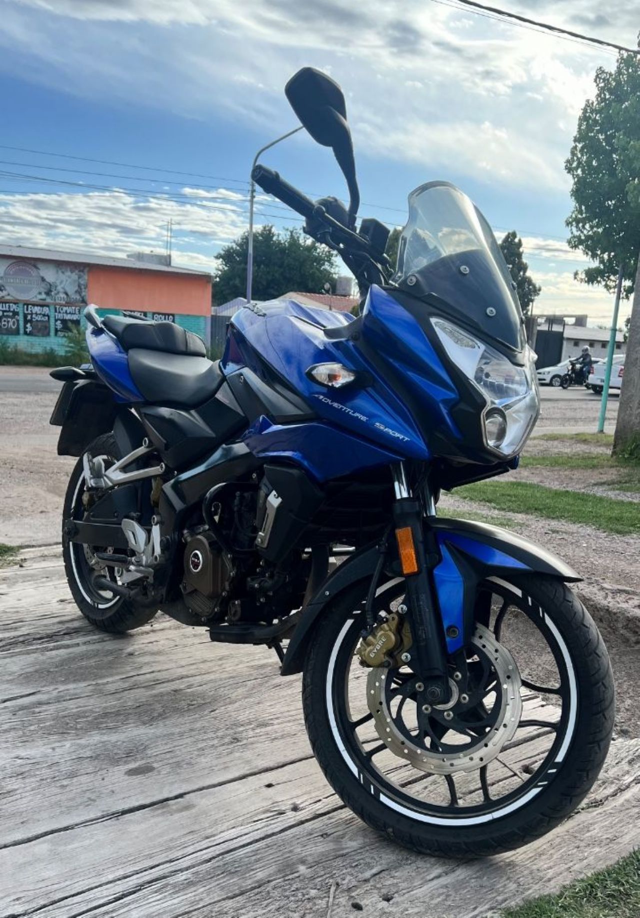 Bajaj Rouser Usada en Mendoza, deRuedas