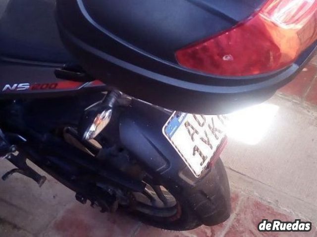 Bajaj Rouser Usada en Mendoza, deRuedas