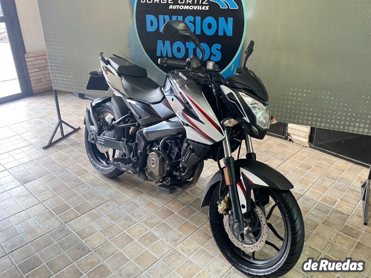 Bajaj Rouser Usada en Mendoza, deRuedas