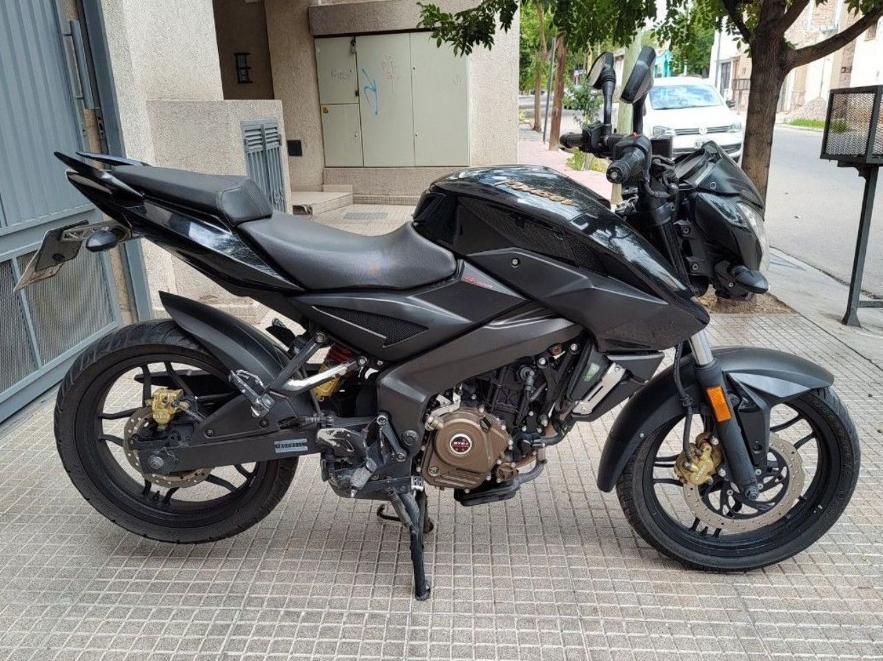 Bajaj Rouser Usada en Mendoza, deRuedas