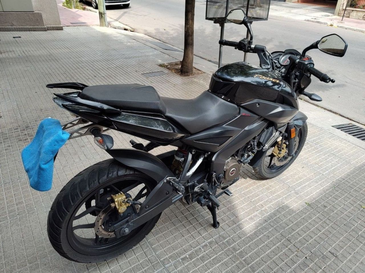 Bajaj Rouser Usada en Mendoza, deRuedas