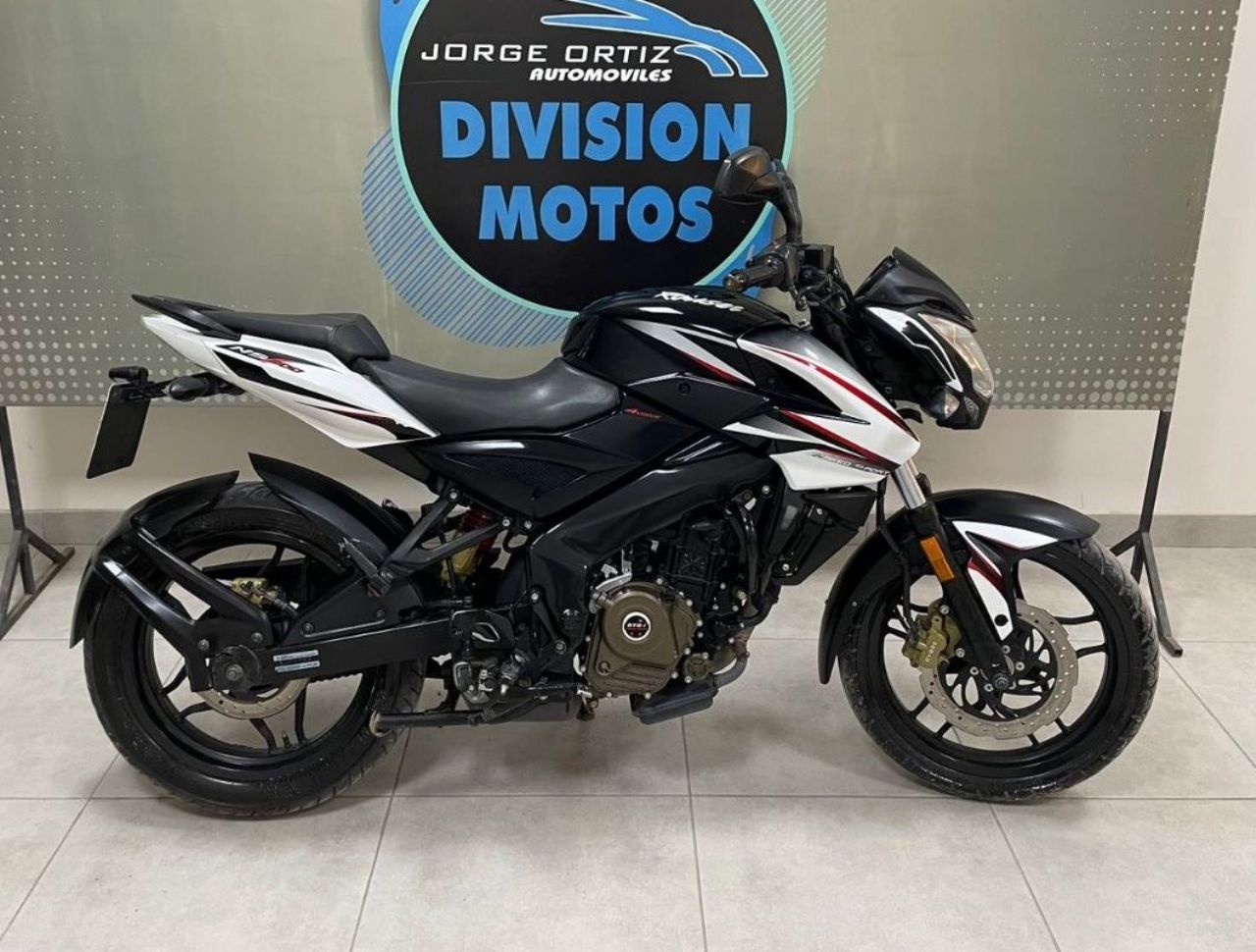 Bajaj Rouser Usada en Mendoza, deRuedas