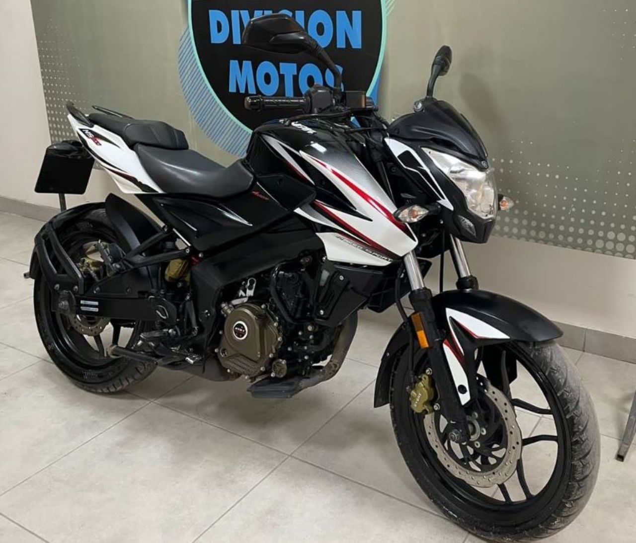 Bajaj Rouser Usada en Mendoza, deRuedas