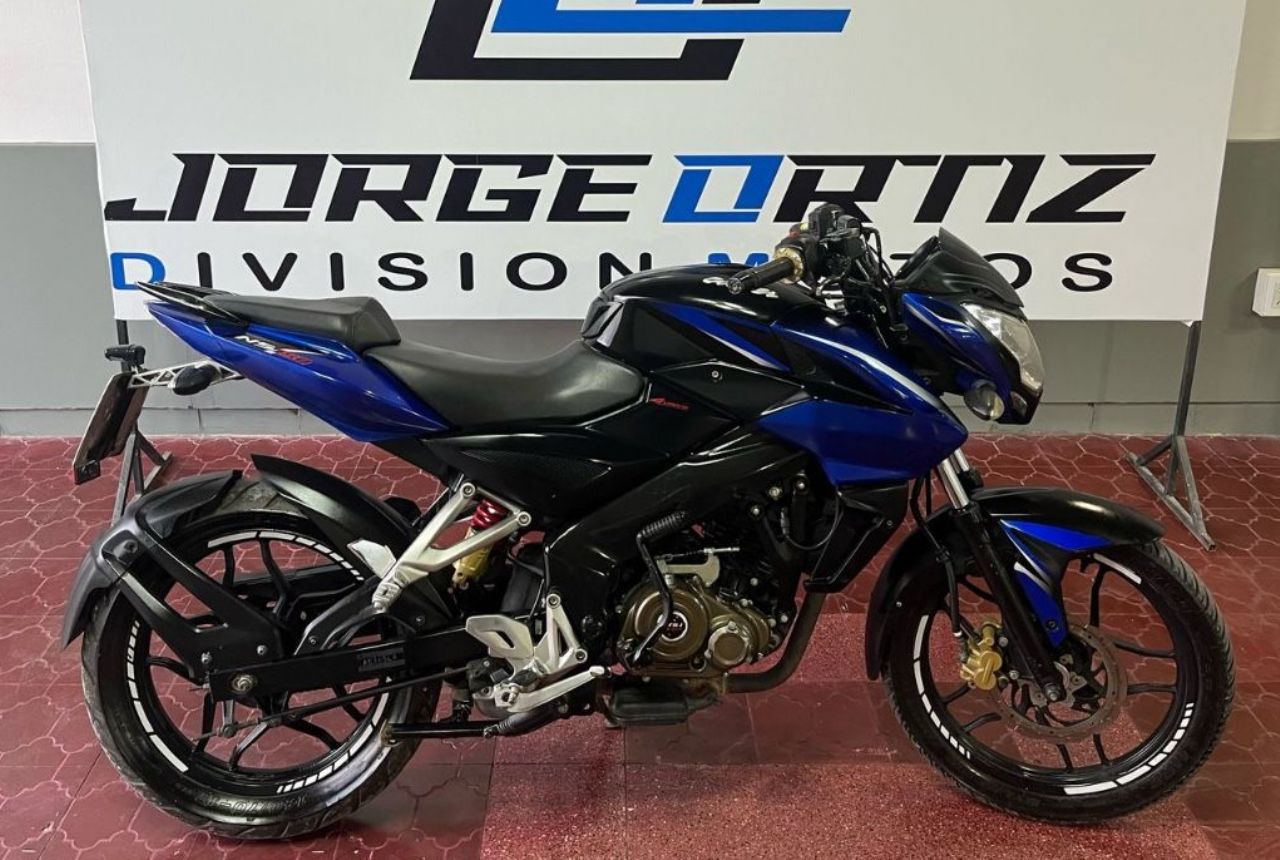 Bajaj Rouser Usada en Mendoza, deRuedas