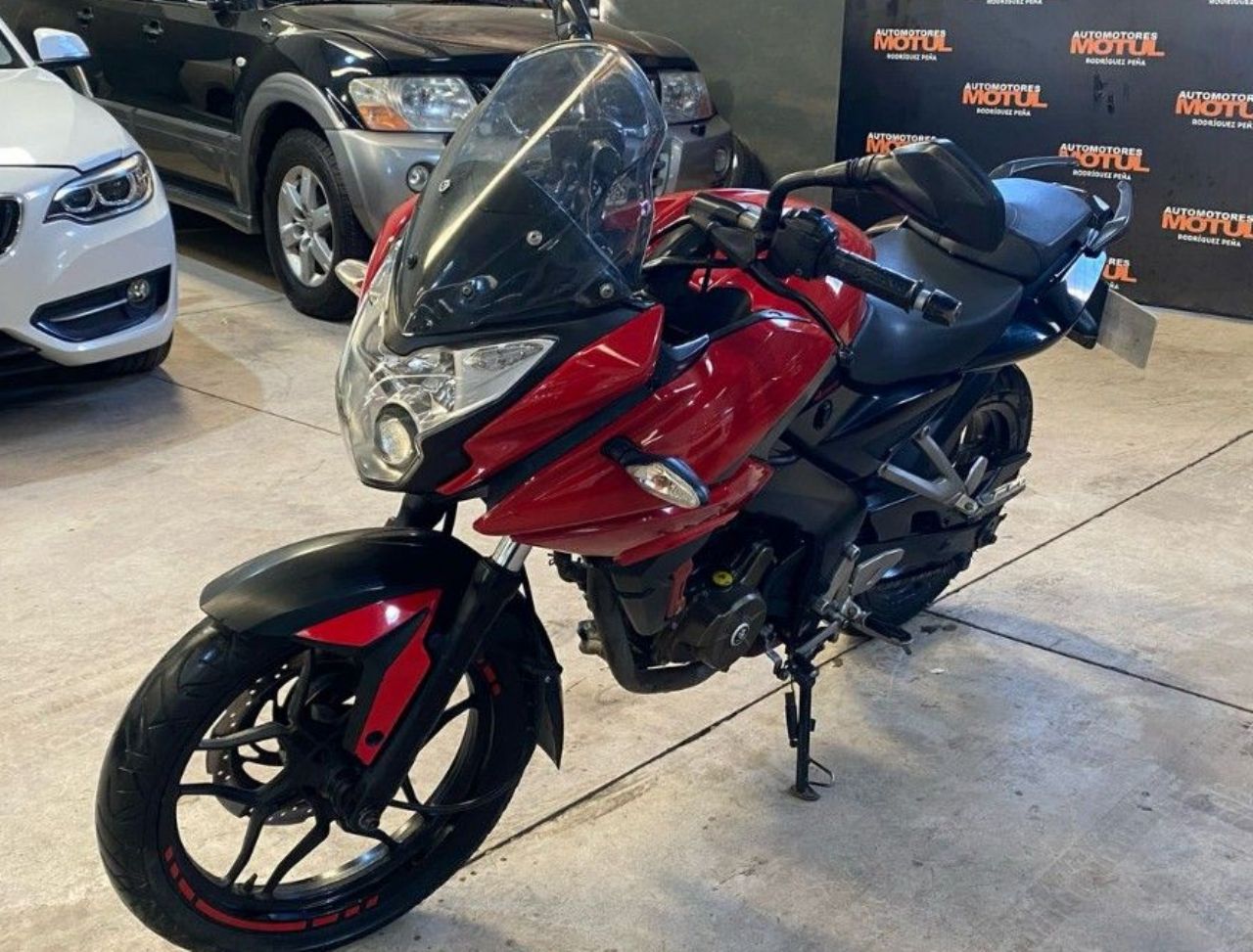 Bajaj Rouser Usada en Mendoza, deRuedas