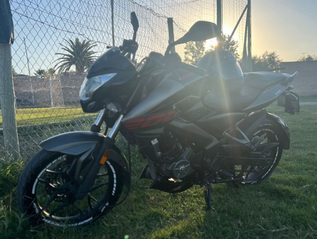 Bajaj Rouser Usada en Mendoza, deRuedas