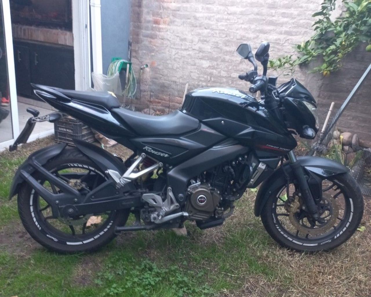 Bajaj Rouser Usada en Mendoza, deRuedas