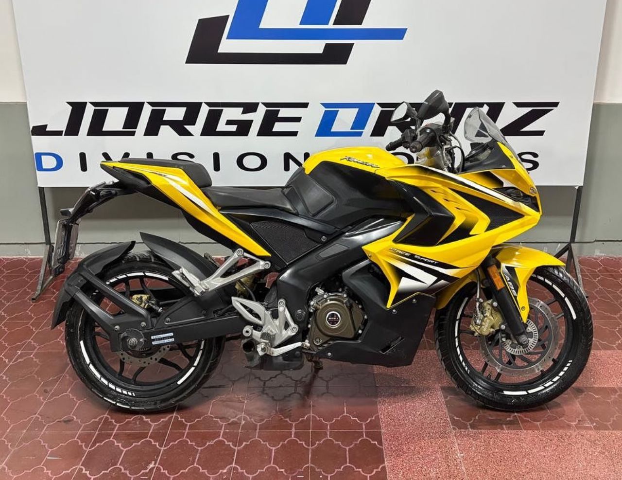 Bajaj Rouser Usada en Mendoza, deRuedas