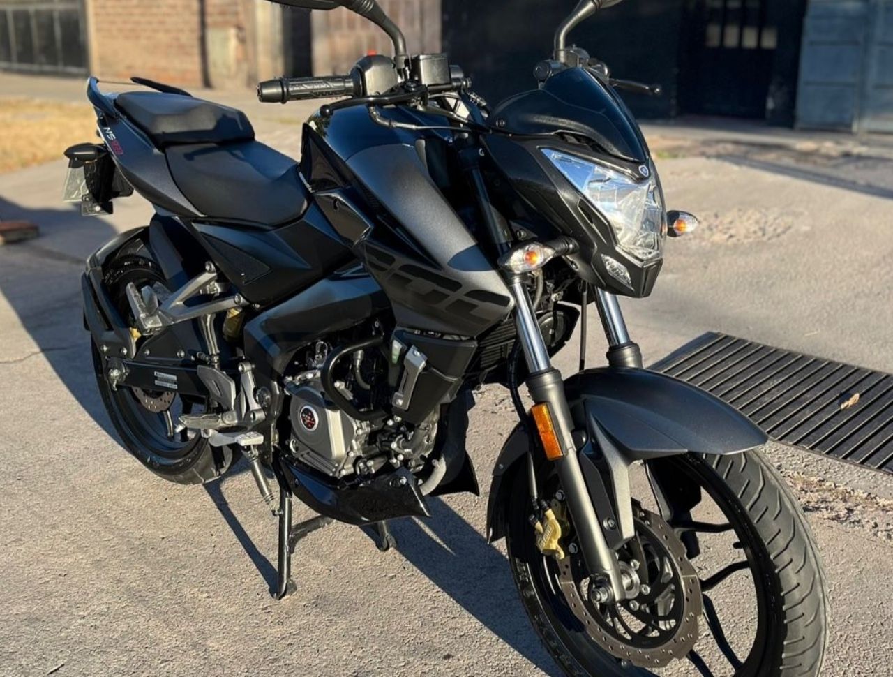 Bajaj Rouser Usada en Mendoza, deRuedas