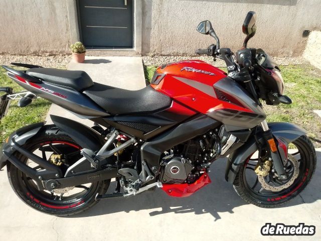 Bajaj Rouser Usada en Mendoza, deRuedas