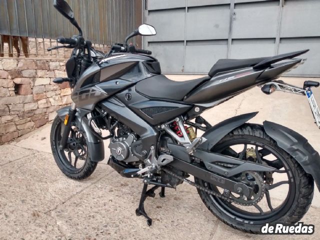 Bajaj Rouser Usada en Mendoza, deRuedas