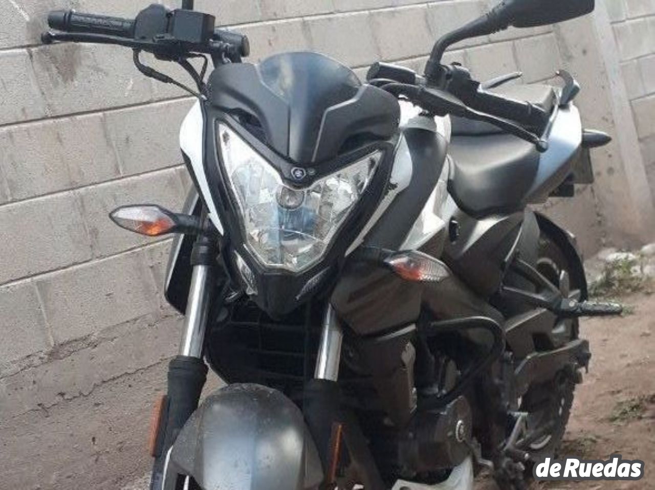 Bajaj Rouser Usada en Mendoza, deRuedas