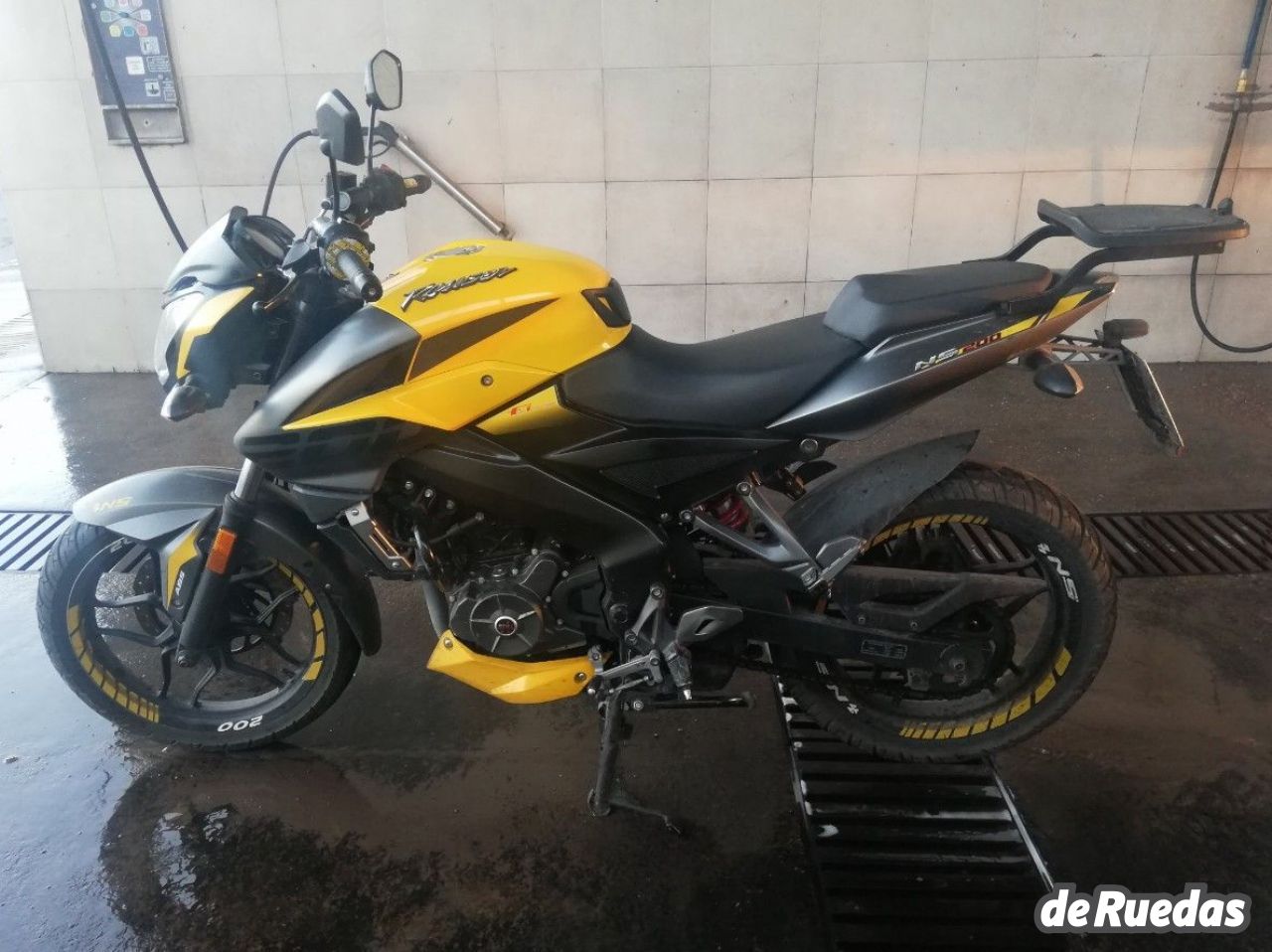 Bajaj Rouser Usada en Mendoza, deRuedas