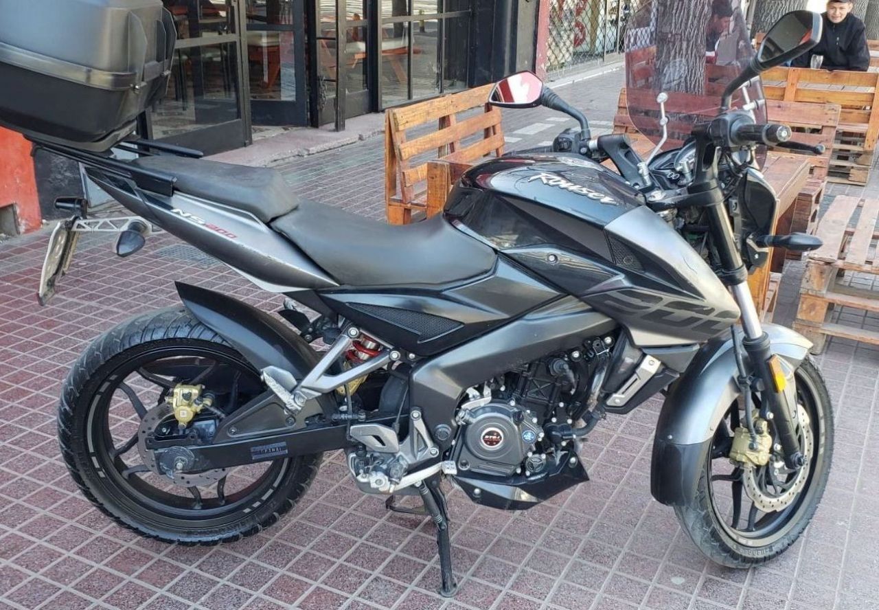 Bajaj Rouser Usada en Mendoza, deRuedas