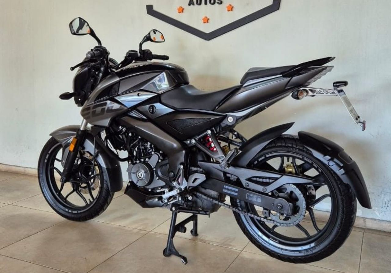 Bajaj Rouser Usada en Mendoza, deRuedas