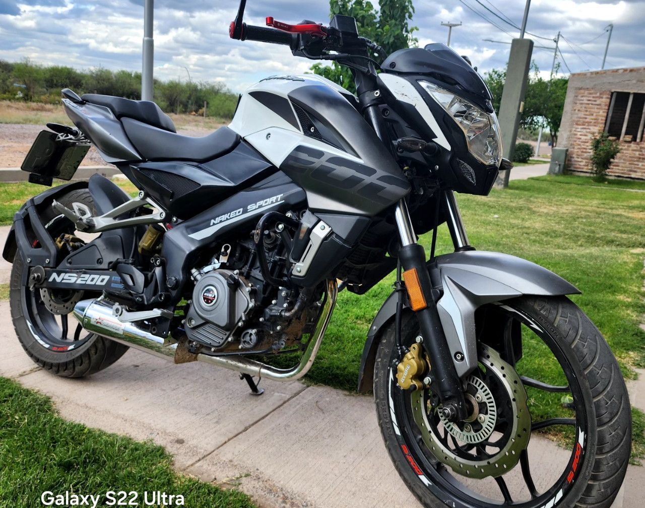 Bajaj Rouser Usada en Mendoza, deRuedas