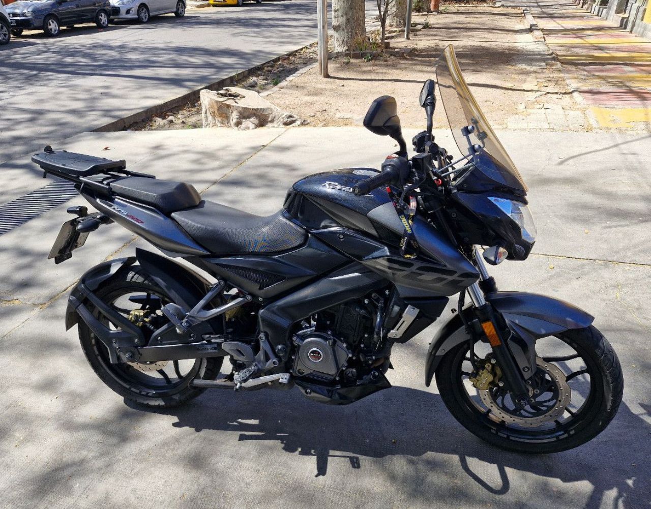 Bajaj Rouser Usada en Mendoza, deRuedas
