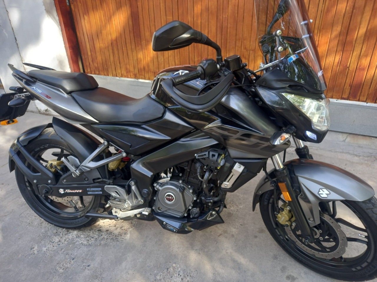 Bajaj Rouser Usada en Mendoza, deRuedas
