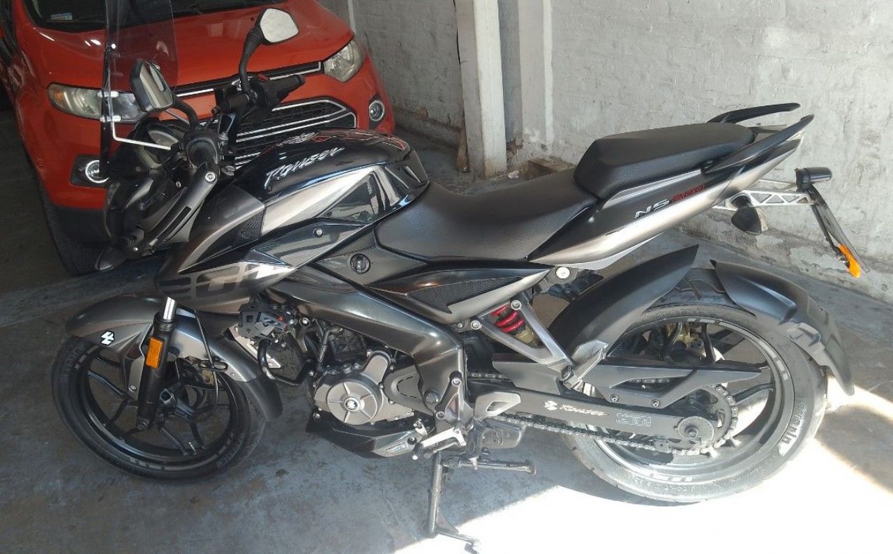 Bajaj Rouser Usada en Mendoza, deRuedas
