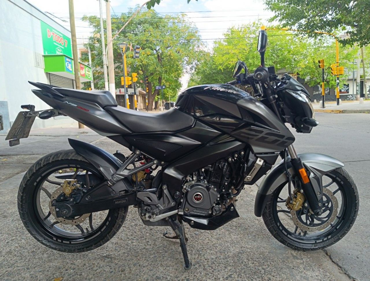 Bajaj Rouser Usada en Mendoza, deRuedas