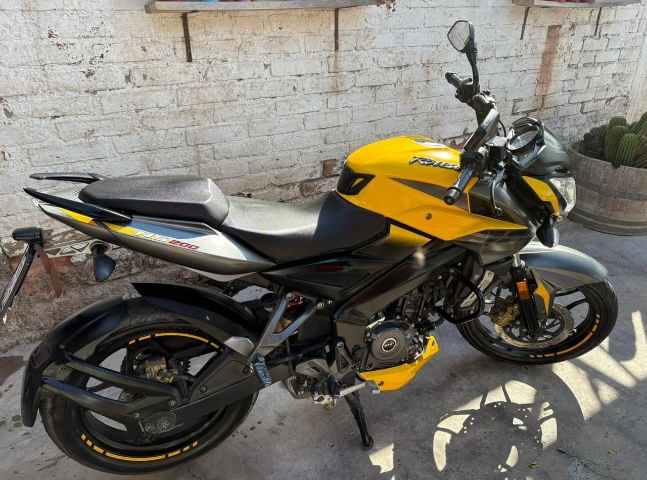 Bajaj Rouser Usada en Mendoza, deRuedas