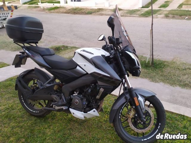 Bajaj Rouser Usada en Córdoba, deRuedas