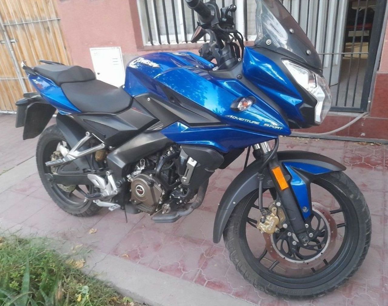 Bajaj Rouser Usada en Mendoza, deRuedas