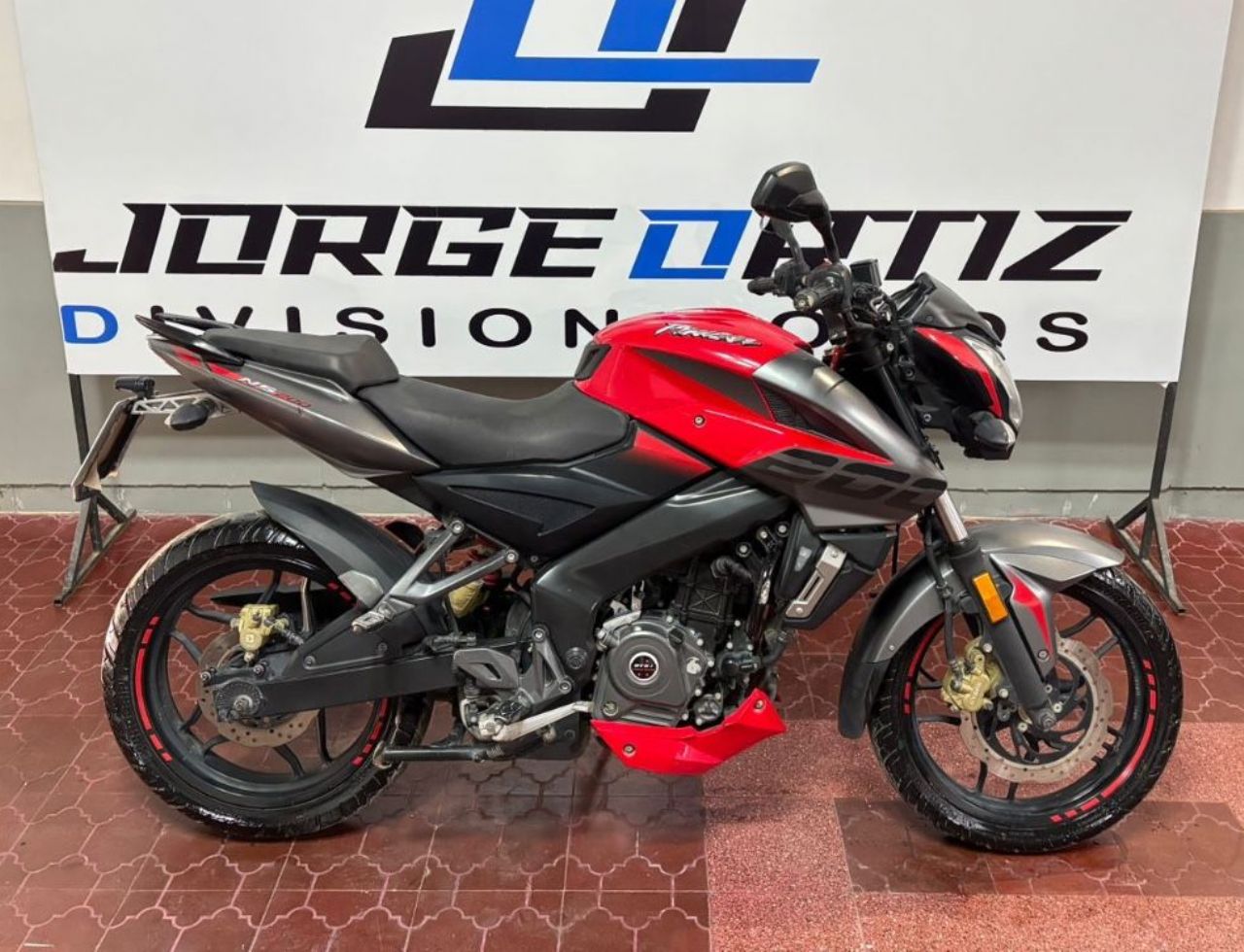 Bajaj Rouser Usada en Mendoza, deRuedas