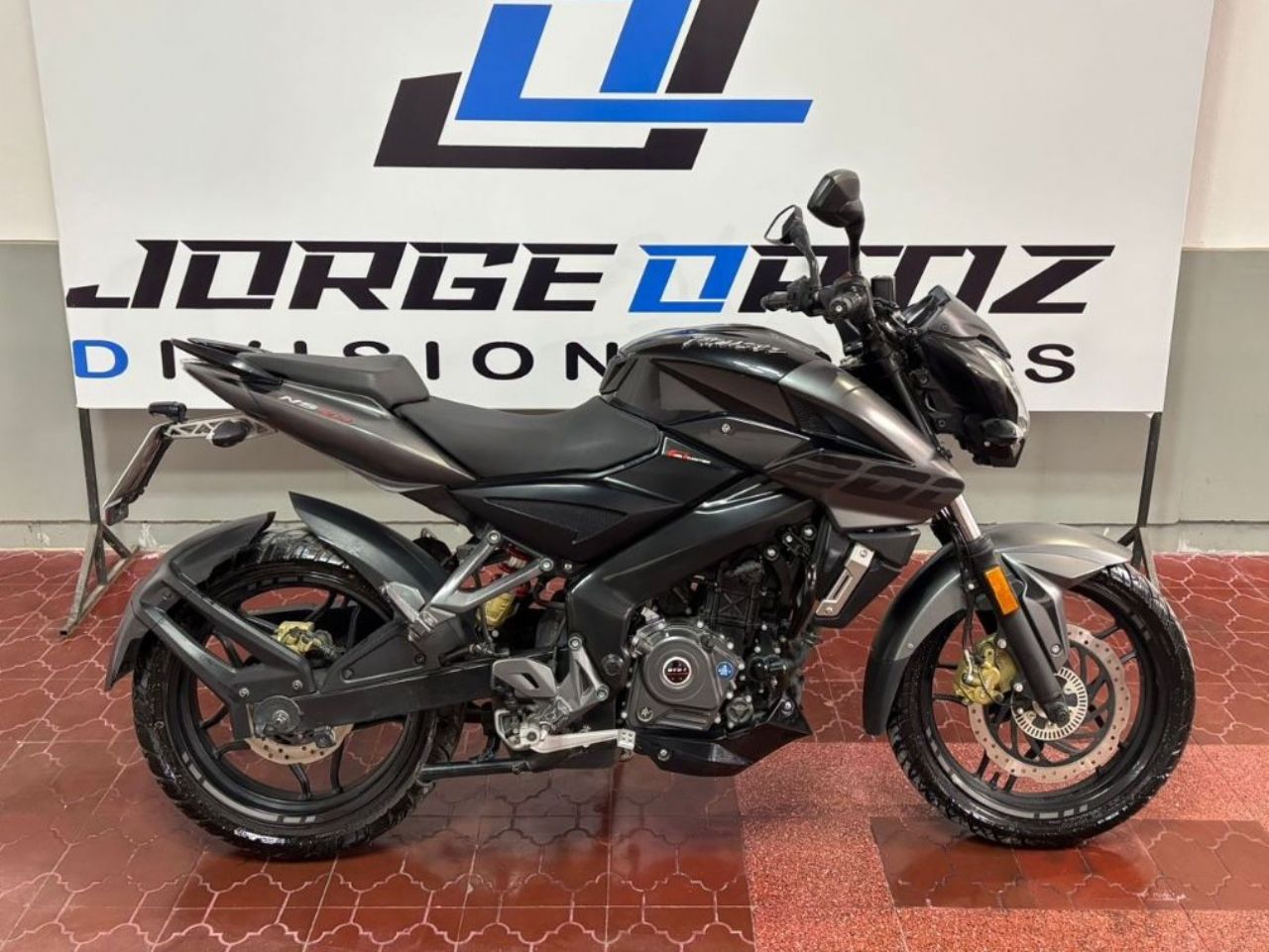 Bajaj Rouser Usada en Mendoza, deRuedas