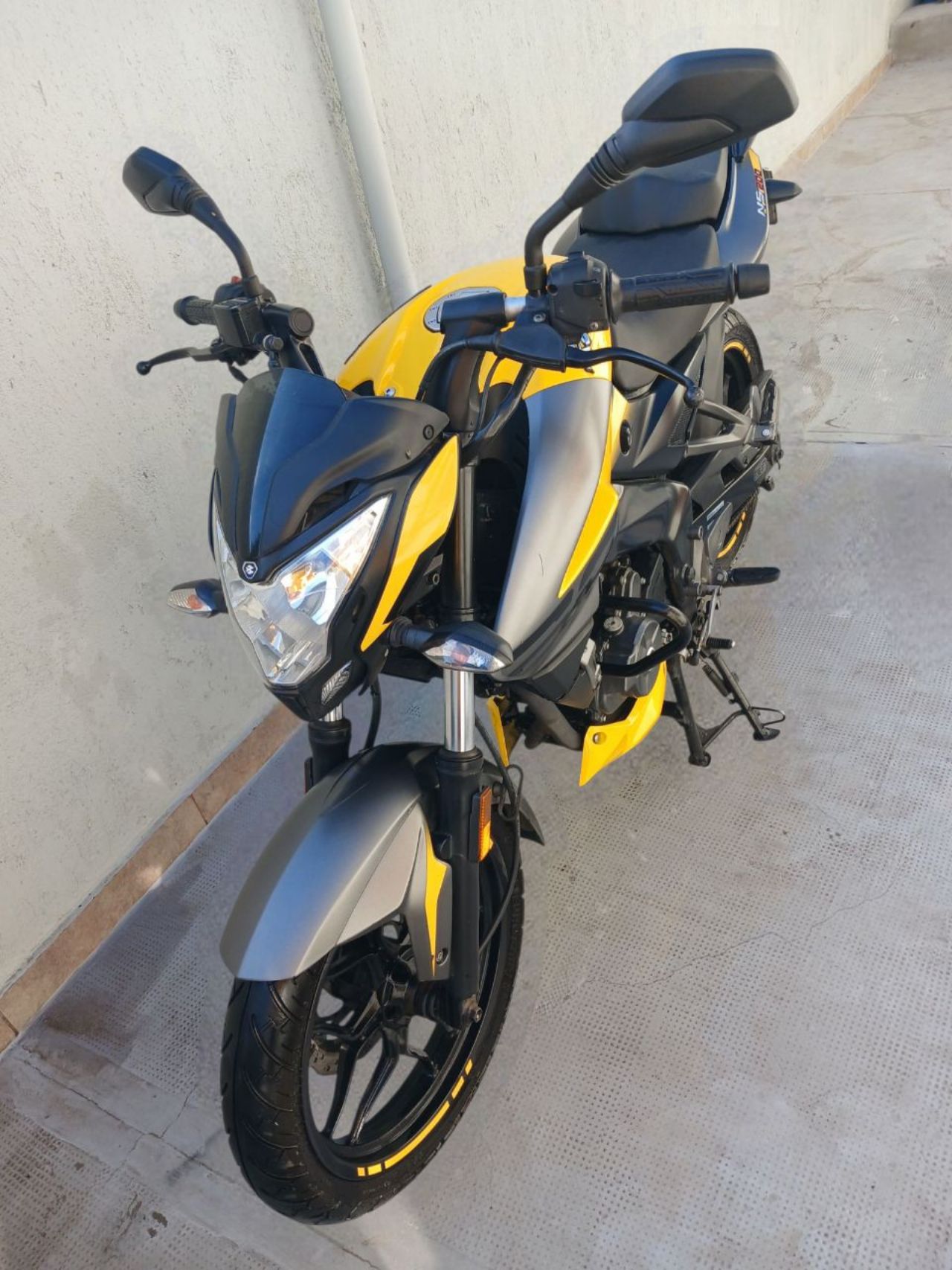 Bajaj Rouser Usada en Mendoza, deRuedas